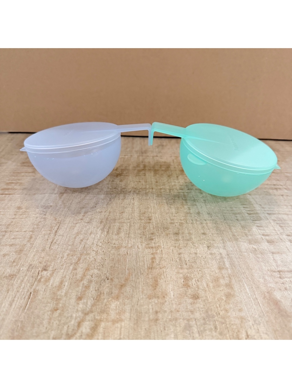 Tupperware Onion Tomato Keepers Produce Savers Hinged Lid Set of 2